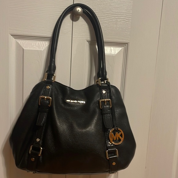 Michael Kors Handbags - Michael Kors Bedford Shoulder Satchel bag in black leather